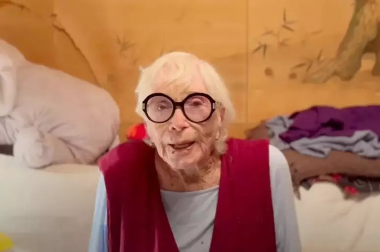 Aos 92 anos, essa atriz da 'realeza de Hollywood' mudou de ideia após um lifting facial... e sua transformação surpreende sabiaspalavras.com - Aos 92 anos, essa atriz da 'realeza de Hollywood' mudou de ideia após um lifting facial... e sua transformação surpreende
