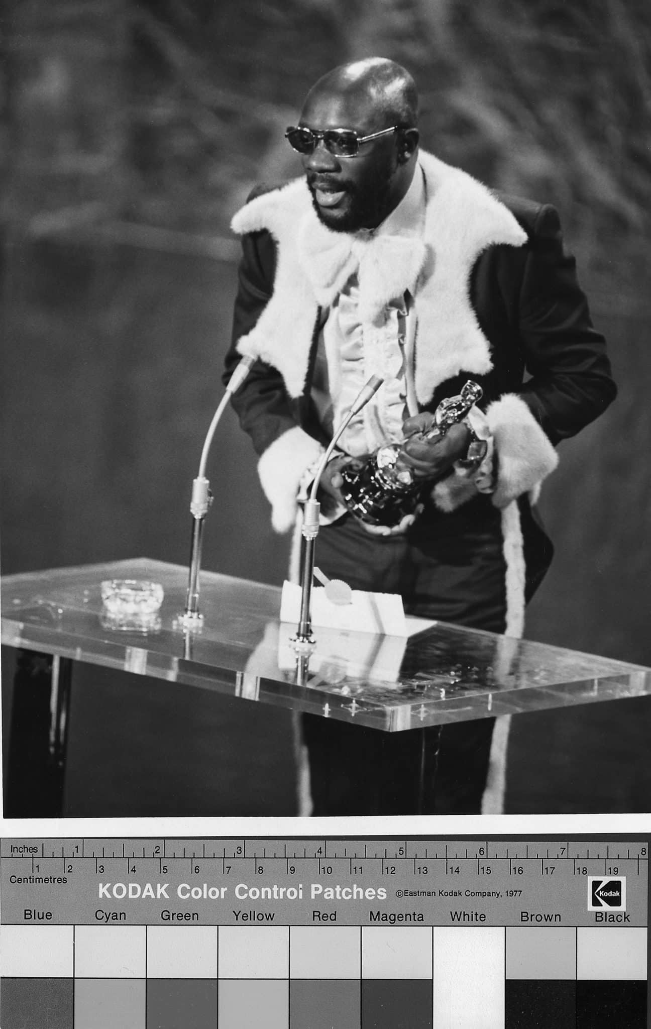 Esta foto dos Oscars de 1972 não foi editada — e os detalhes revelam uma Hollywood que já não existe sabiaspalavras.com - Esta foto dos Oscars de 1972 não foi editada — e os detalhes revelam uma Hollywood que já não existe