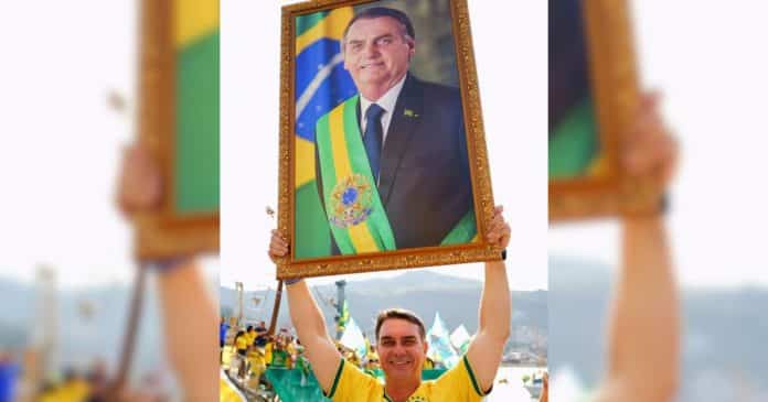 Se Flávio Bolsonaro for eleito Presidência da República, ele pode usar os poderes do cargo para tirar Jair Bolsonaro da prisão?